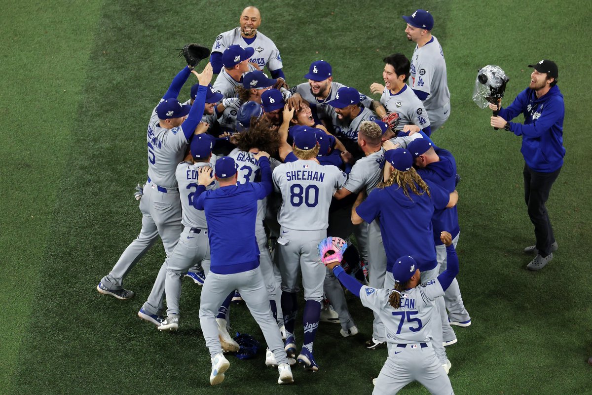 Active2Four's tweet photo. Back 2 back #DodgersWin #WorldSeries https://t.co/AWhQBwJWgY