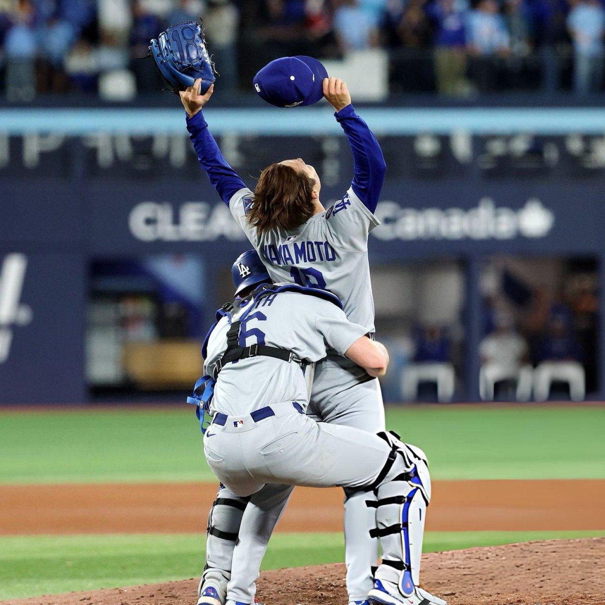 Reason #817836362 that baseball is the best is that it allows for moments like this between a guy from a guy from Okayama, Japan and a guy from Louisville, Kentucky