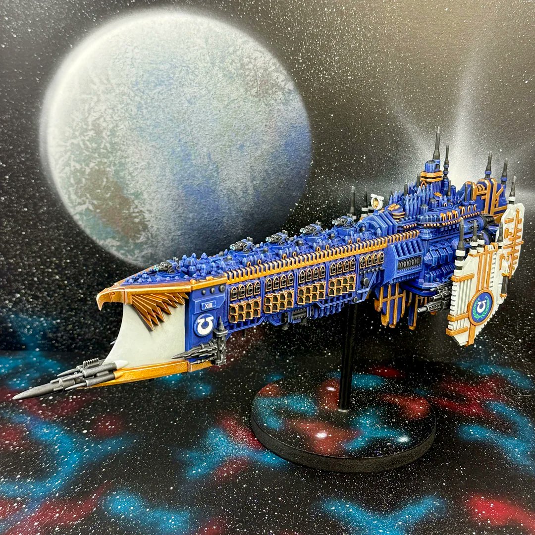 GreysLibrary's tweet image. 【ウォーハンマー設定解説】〈マクラーグの栄光〉：優等生旗艦の「波乱万丈」な生涯
①創設：完璧な優等生の完璧な船
マクラーグズ・オナーは、〈総主長〉ロブート・グィリマンとウルトラマリーン軍団の旗艦として建造されたグローリアナ級戦艦である。…