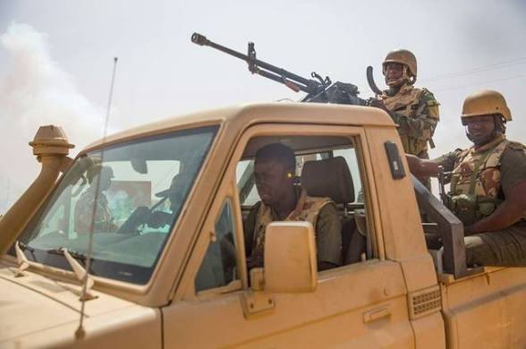 vijayprashad's tweet photo. Solidarity with the people of Bamako (Mali), who face an almost total siege of fuel by Jama’a Nusrat ul-Islam wa al-Muslimin. We hope that they will be able to break the grip of the blockade and bring peace to their country and the Sahel region. https://t.co/VwCALvRAJM