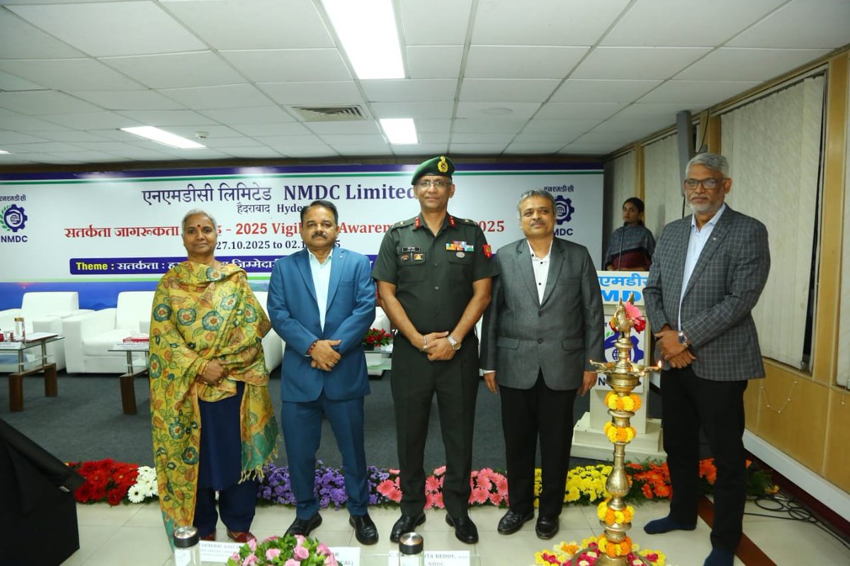 dprohyd's tweet image. Maj Gen Ajay Misra, GOC Telangana &amp;amp; Andhra Sub Area, attended a session during NMDC&apos;s Vigilance Awareness Week in Hyderabad. 

He delivered the keynote address, emphasizing vigilance as a shared responsibility &amp;amp; collective obligation. Lauded NMDC&apos;s contribution to India&apos;s growth…