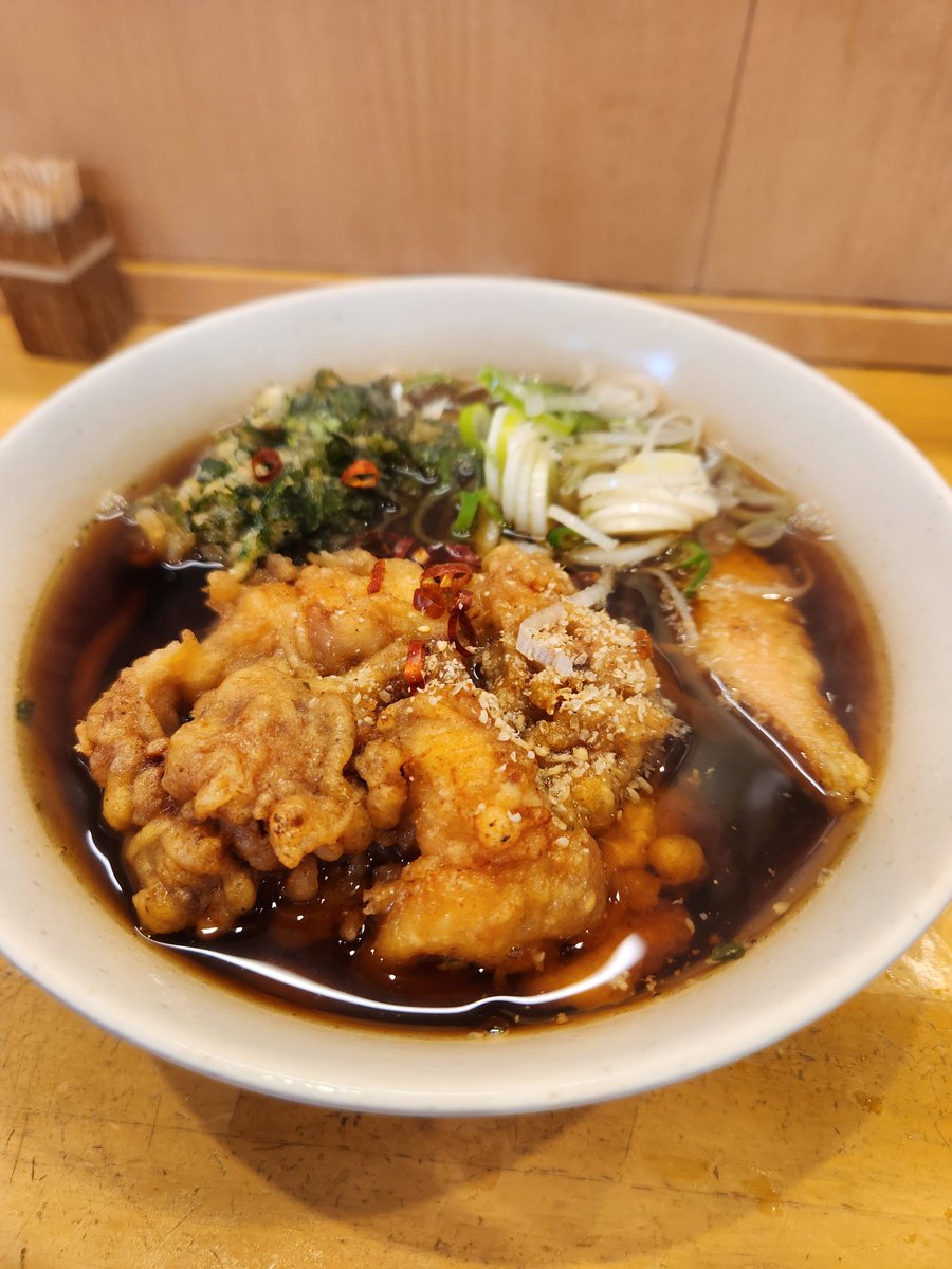 久しぶりの一○そば！😋
奥さんはうどんに紅生姜天。