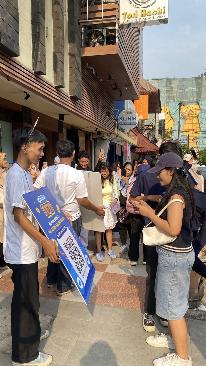 raidaniani's tweet image. untung ikutan scan barcode yg ada di baju mas2 , kirain boongan , tau nya beneran masuk dana kaget nya , cek deh di Blok M Square Jakarta hari ini terakhir katanya