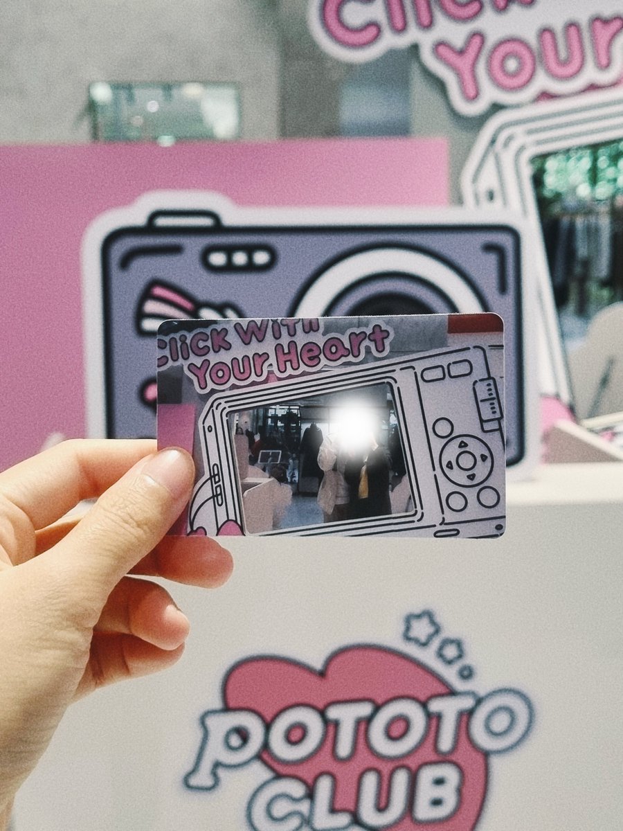 #광고
포토토 카메라 팝업스토어에 다녀왔어요💌

핑크빛 감성 충만한 귀여운 포토존에서 
카메라로 예쁜 사진 많이 찍고 왔습니다!
찍은 사진도 바로 인화해서 주셔서 좋았어요..💕

팝업에서 디카랑 캠코더 자유롭게 사용해볼 수 있으니까
포토토카메라 제품 궁금하셨던 분들은 한번 체험해보세요!