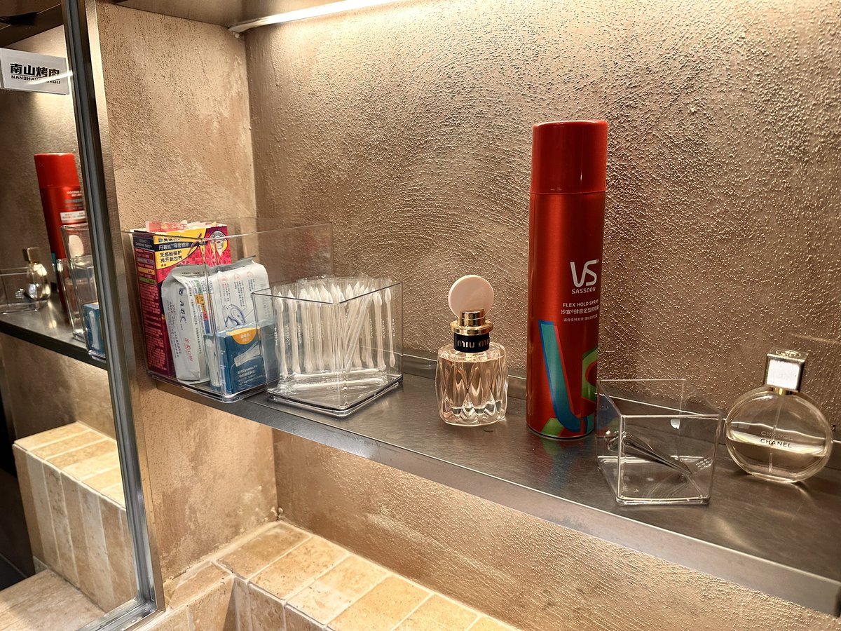 1. Na hora do almoço, fui a um restaurante de churrasco em Shenyang, onde o custo médio por pessoa era de 100 yuans. O b