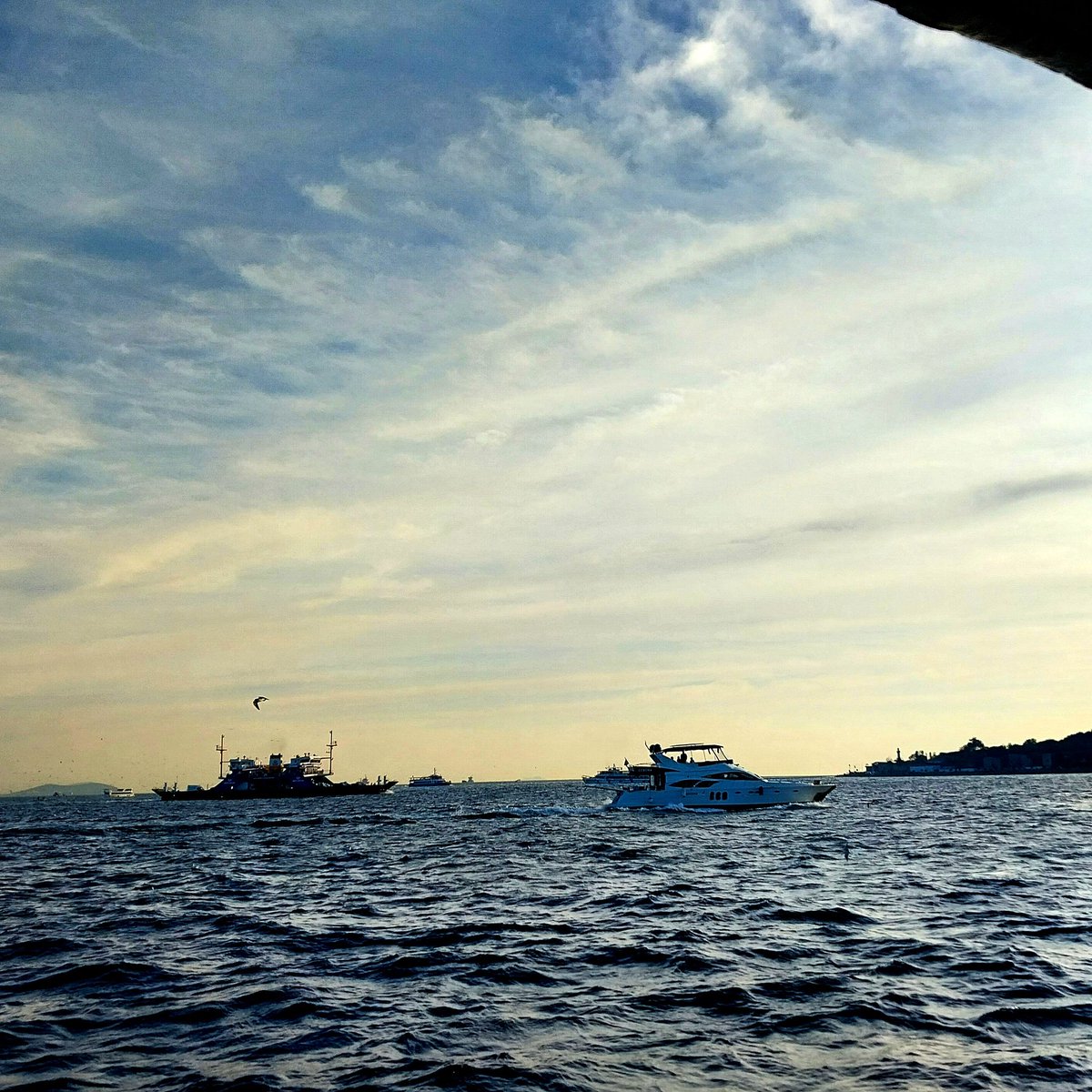 avayslkkzu's tweet photo. Bir pazar sabahı İstanbul semâları.
Defalarca paylaşım yaptım siliniyor.
İlginç bir mecra.
X... https://t.co/hS8PyN3roo