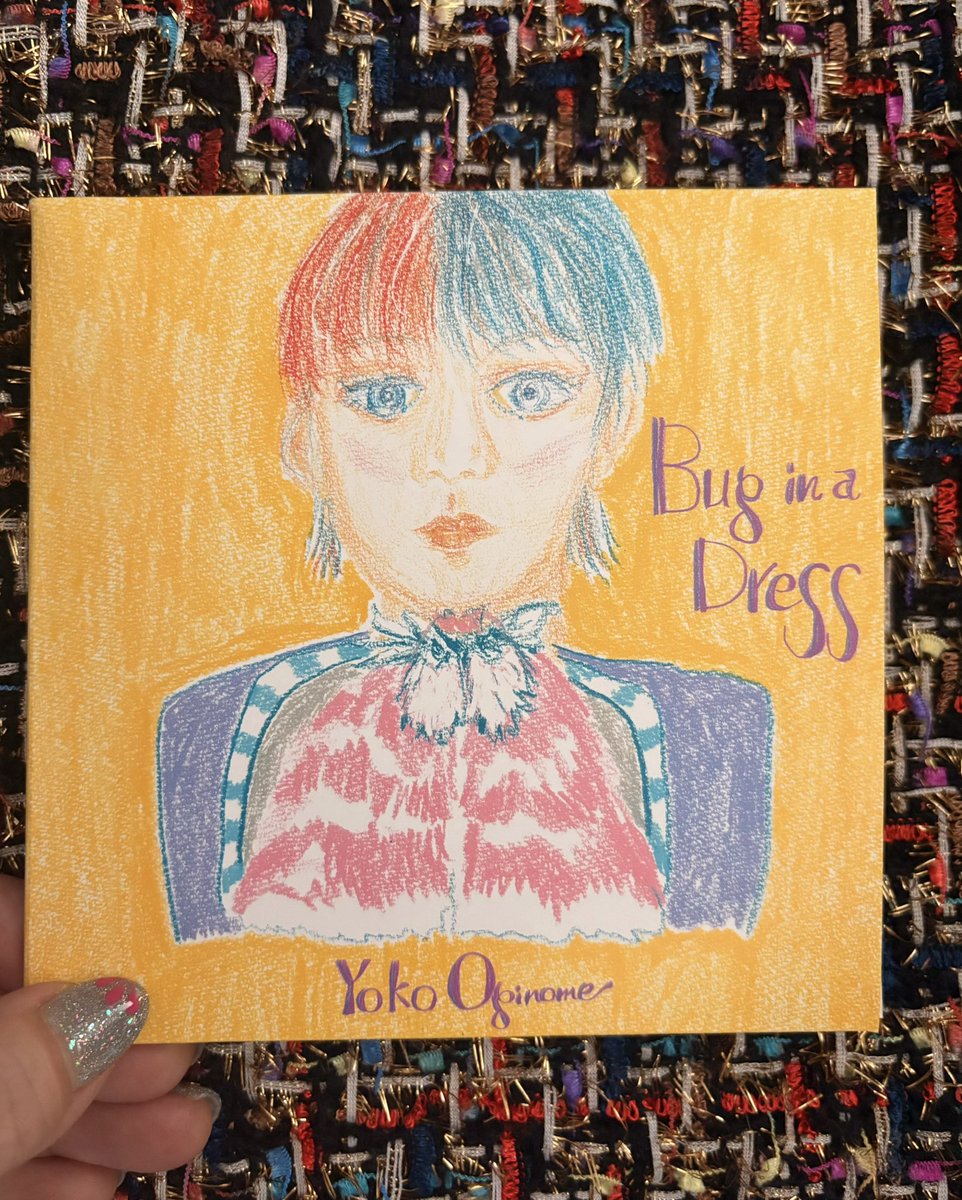昨日、㊗️販売となったアルバム「Bug in a dress 」のCD💿です‼️表紙