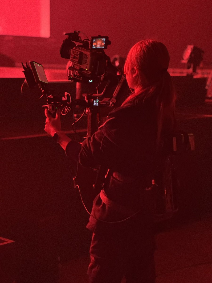 vook64281719's tweet image. 女性でも長時間ジンバル操作出来る？サポート力

男が持つよりギャップがあってカッコいいなー。

#TILTA #Ronin #float 
#fx6