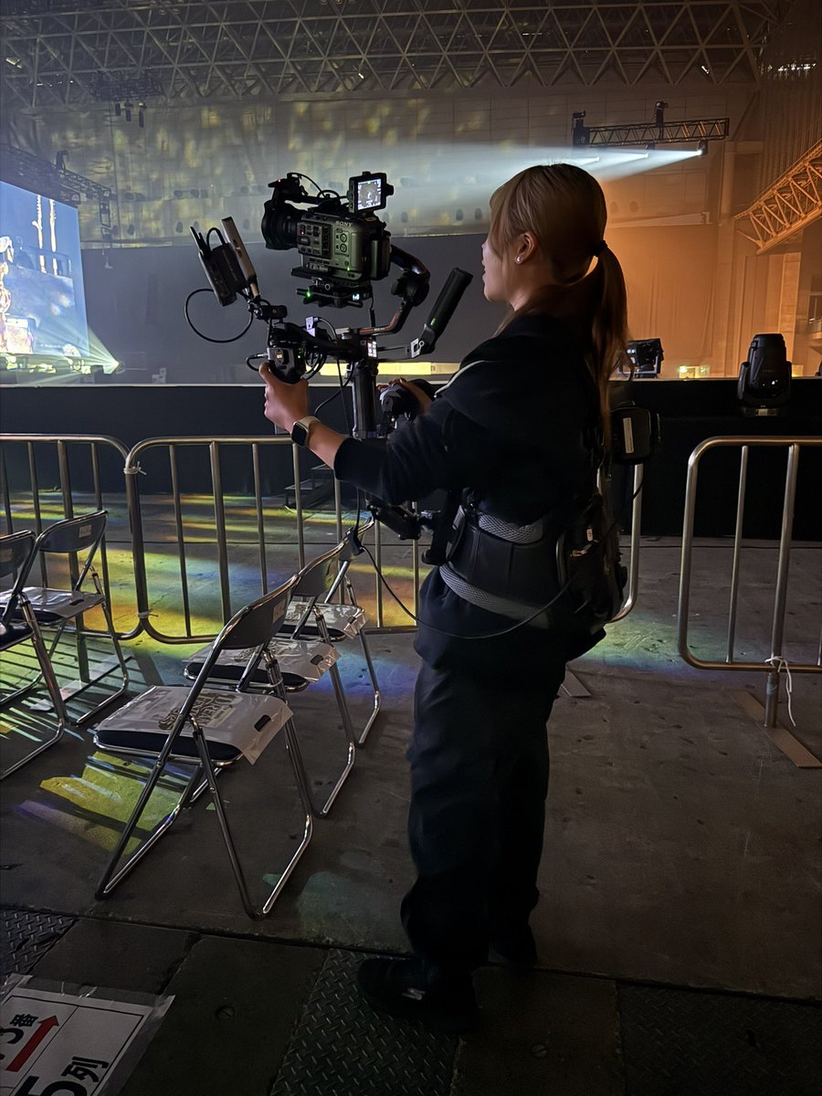 vook64281719's tweet image. 女性でも長時間ジンバル操作出来る？サポート力

男が持つよりギャップがあってカッコいいなー。

#TILTA #Ronin #float 
#fx6