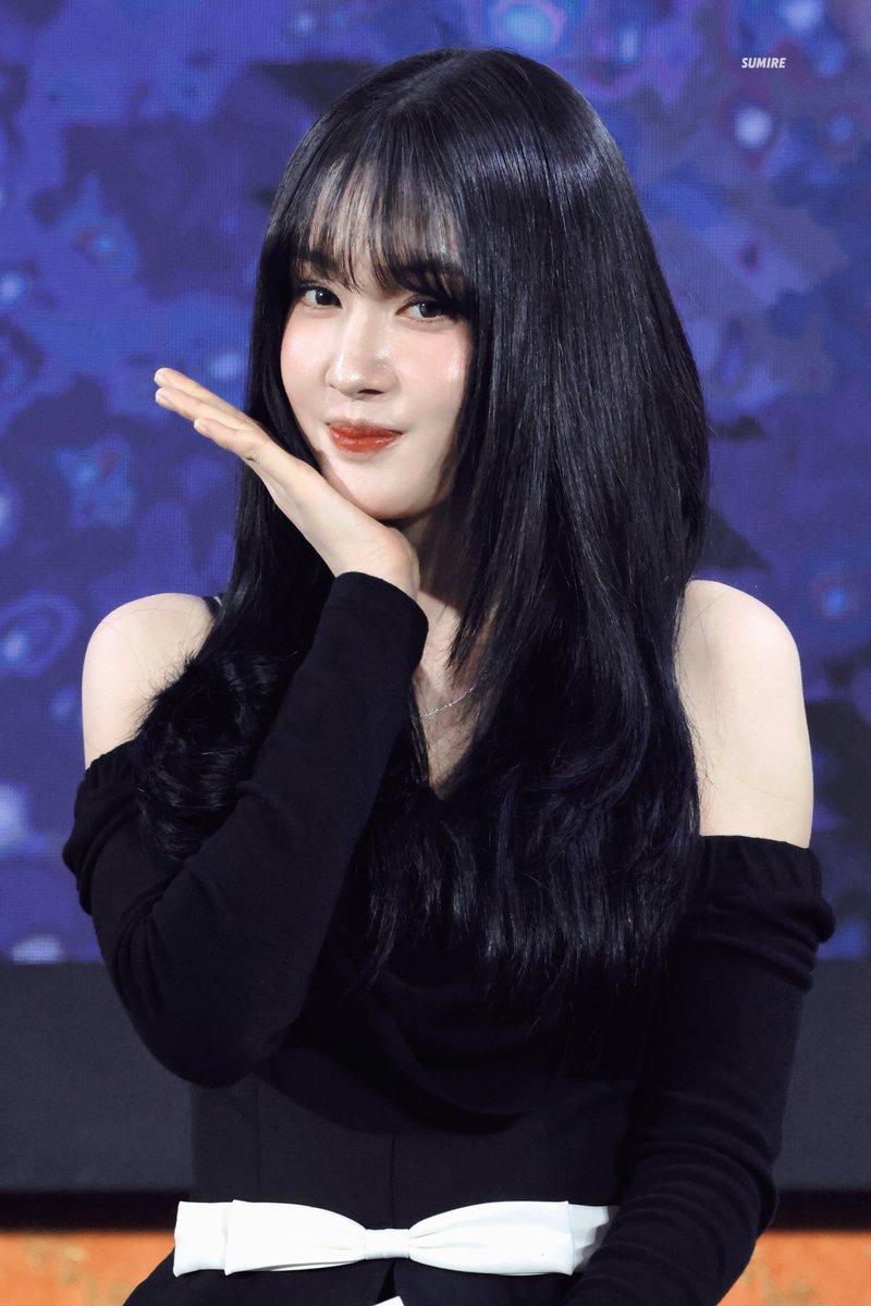 251101 Wuhan FM
예뻐예뻐
#윤 #yoon  #스테이씨 #STAYC