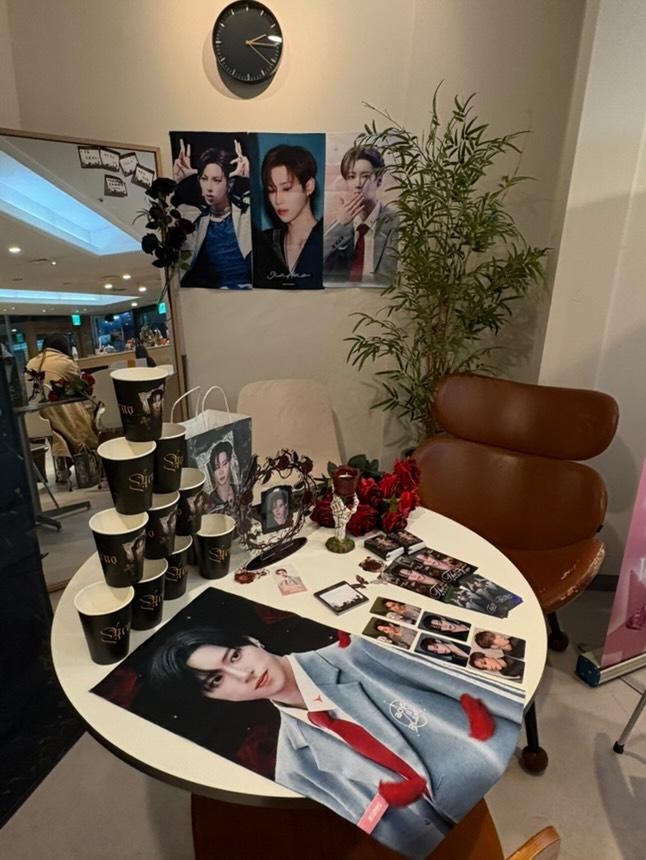 JSshop_ch's tweet image. คือมันดีมากกกก Gift คือดีย์ 
ขอบคุณ @Cherrypenquin ที่ไปเก็บบรรยากาศมาให้น้องงง 💜💜

#ARNO #จางเจียหาว
#벗은_장미_빛나는_비늘 
#TheRoseUnsheathed