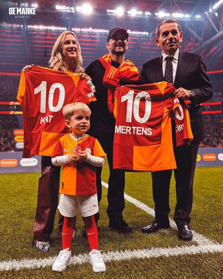 Ne kadar Galatasaraylı varsa hepsine kocaman Günaydin
Rt yapın lütfen herkes görsün 💛❤