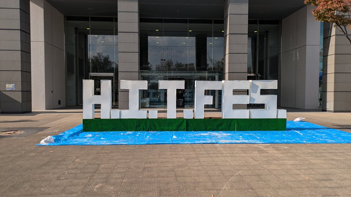 一通り見終わったので帰る。面白かった。1フロアにつき一つか二つしか展示がないから、全10フロアで見るのが大変。もう少しまとめてほしいところ。