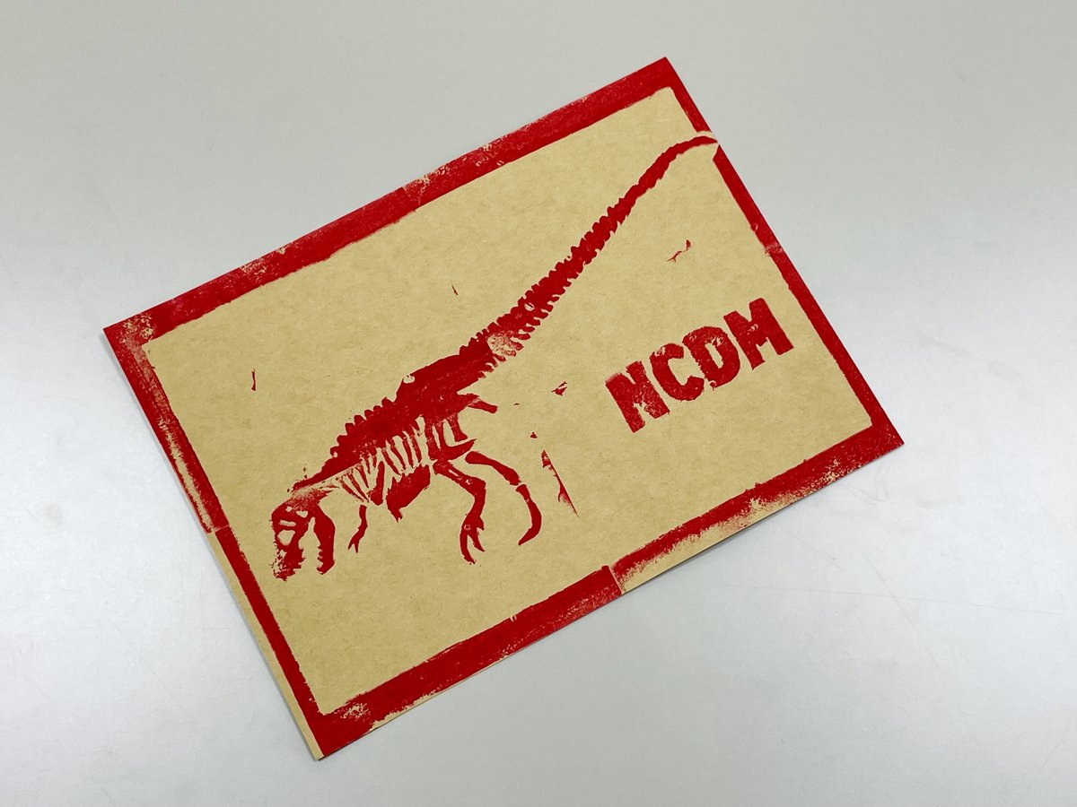 【ファンクラブイベント】 

「ナイト恐竜パークスタンプラリー大会」
実施いたしました！

夕暮れの恐竜パークと、夜の博物館を巡ってクイズに挑戦🌙

スタンプを集めて“トリックス”の骨格図を完成させました！

ちなみに…この骨格スタンプは学芸員が消しゴムを削って手づくりした特製ハンコです🦴✨