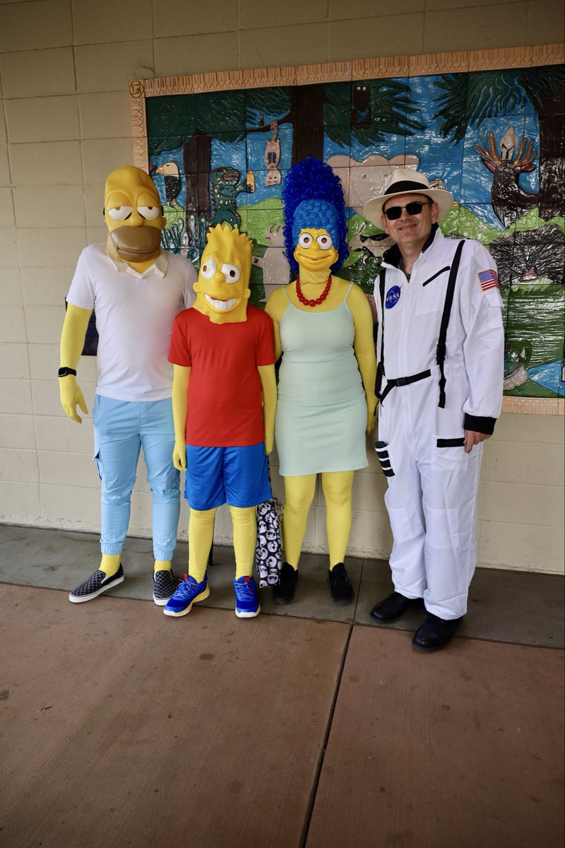 SeanVanGordon's tweet photo. Last night was amazing! #Springfield City Hall was full of families and kids enjoying Halloween. ๐๐ป #SpringfieldOregon #CommunitySpirit #FamilyFun #HalloweenCelebration https://t.co/Qqz4bmhONT