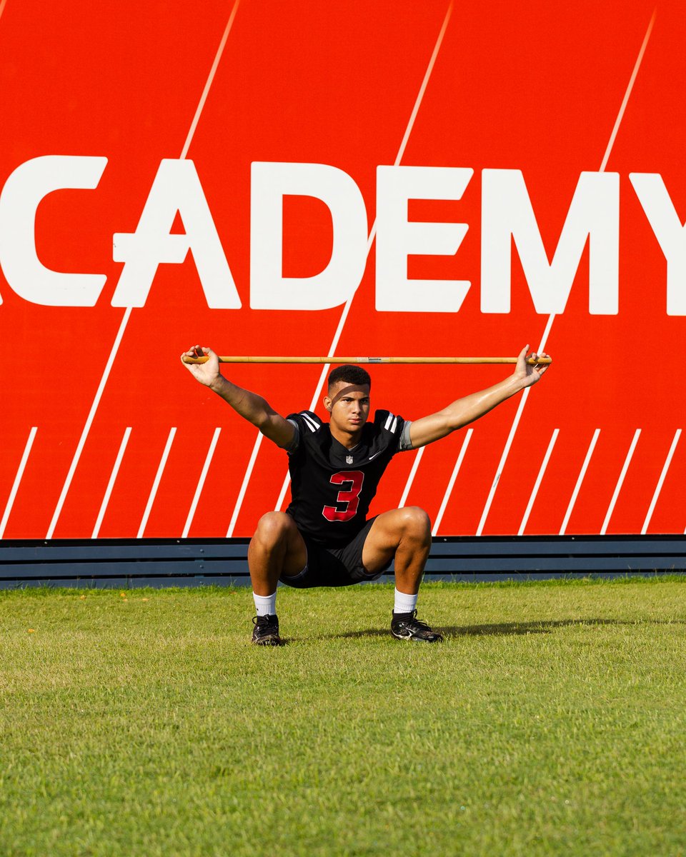 Who said big men can’t move? New eval film coming soon… 🎥🏈 #NFLAcademy