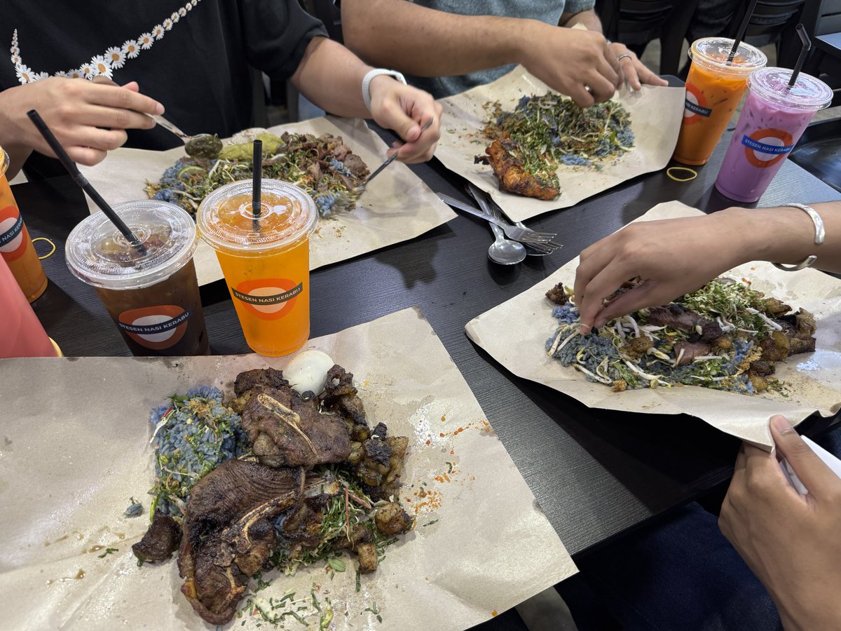 EmirExploring's tweet photo. That one red flag 🚩 thing that I keep coming back to...

Kelantanese food. Simply heaven.

📍 Stesen Nasi Kerabu, Kota Damansara https://t.co/jDdD6hpHSz
