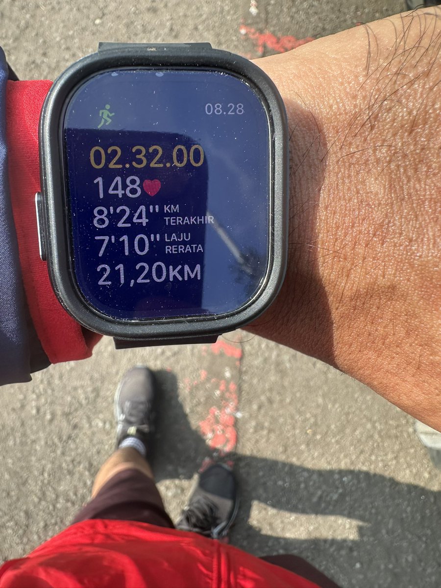 DdysBolank's tweet photo. …..🏃🏼‍♂️...Lari aja dulu…21K mantap…👍🏻
#running #laripagi #hmmaraton #lari #laripagibintaro https://t.co/LYLY1cIeIA