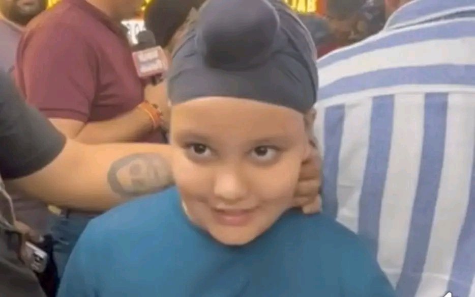 लुधियाना का 11 वर्षीय आरव मामा से जिद कर खरीदी गई लॉटरी का ₹1 करोड़ का इनाम जीतकर करोड़पति बन गया है 🤯

पंजाब स्टेट डियर दिवाली बंपर 2025 लॉटरी में उसकी किस्मत चमकी

आरव होशियारपुर का रहने वाला है और अपने मामा के साथ लुधियाना में था, जब उसने यह टिकट खरीदा

अचानक मिली इस दौलत से