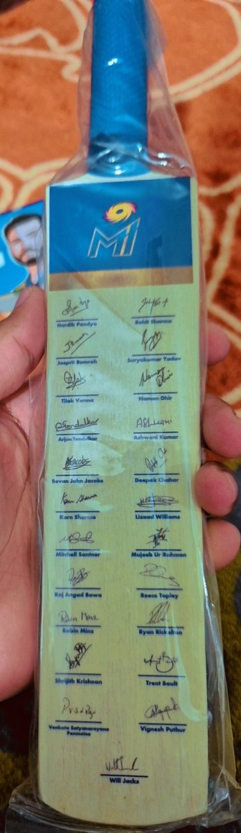 🚨 PREDICT &amp; WIN 🚨
IND-w vs SA-w ( WC Final)

Predict these right 👇
🏏 Most Runs
🔥 Most Wickets
💥 Most Sixes
⭐ Man of the Match

And you’ll WIN this official Mumbai Indians autographed bat! 💙
(Signed by Rohit Sharma, Bumrah &amp; full MI squad 😍)

#WomensWorldCup2025