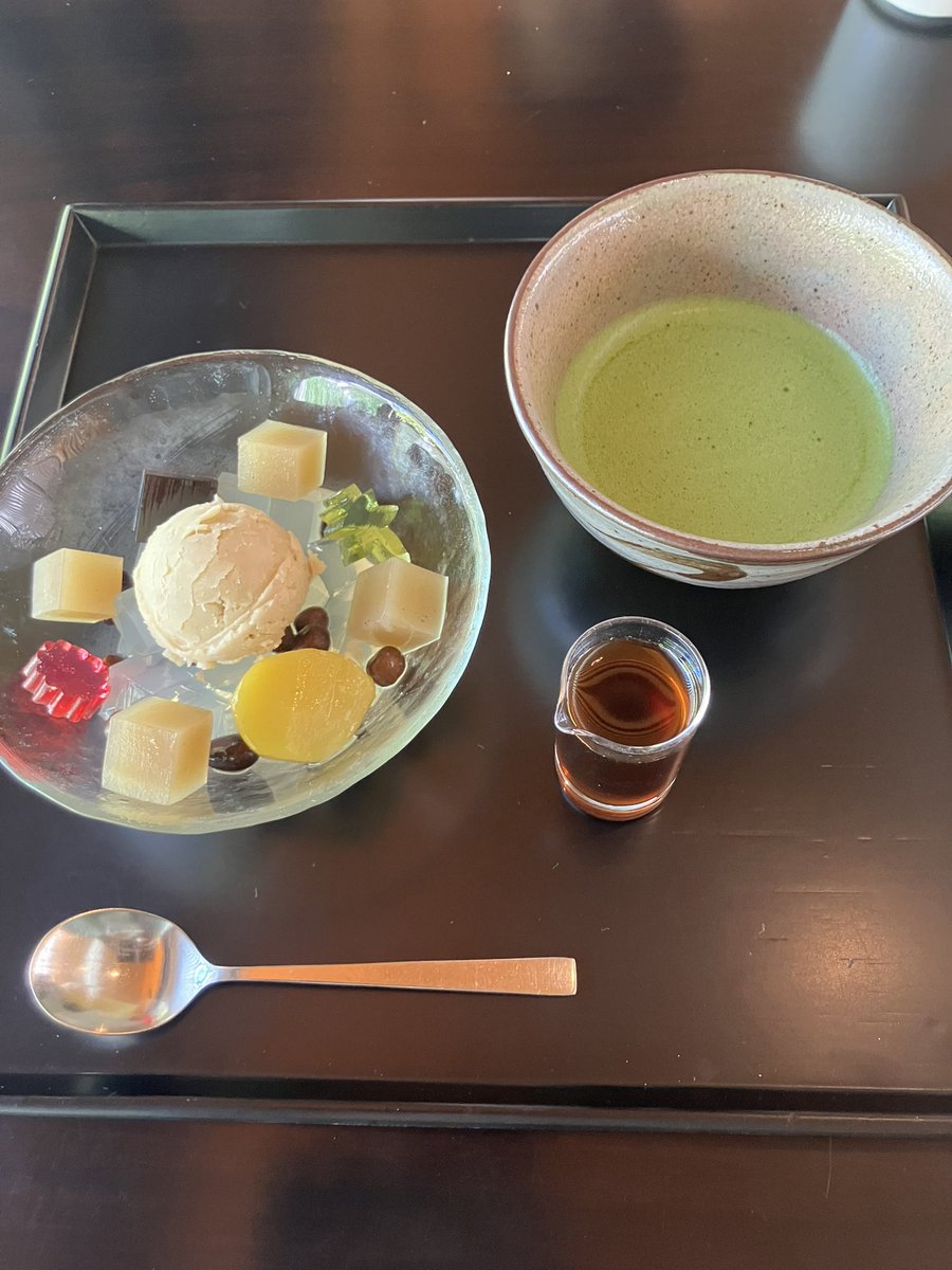 scarlet1710's tweet photo. 初めてとらやで食べたけどあんみつも抹茶も美味しかった( 'ч' ) https://t.co/IOEKFiWVk2