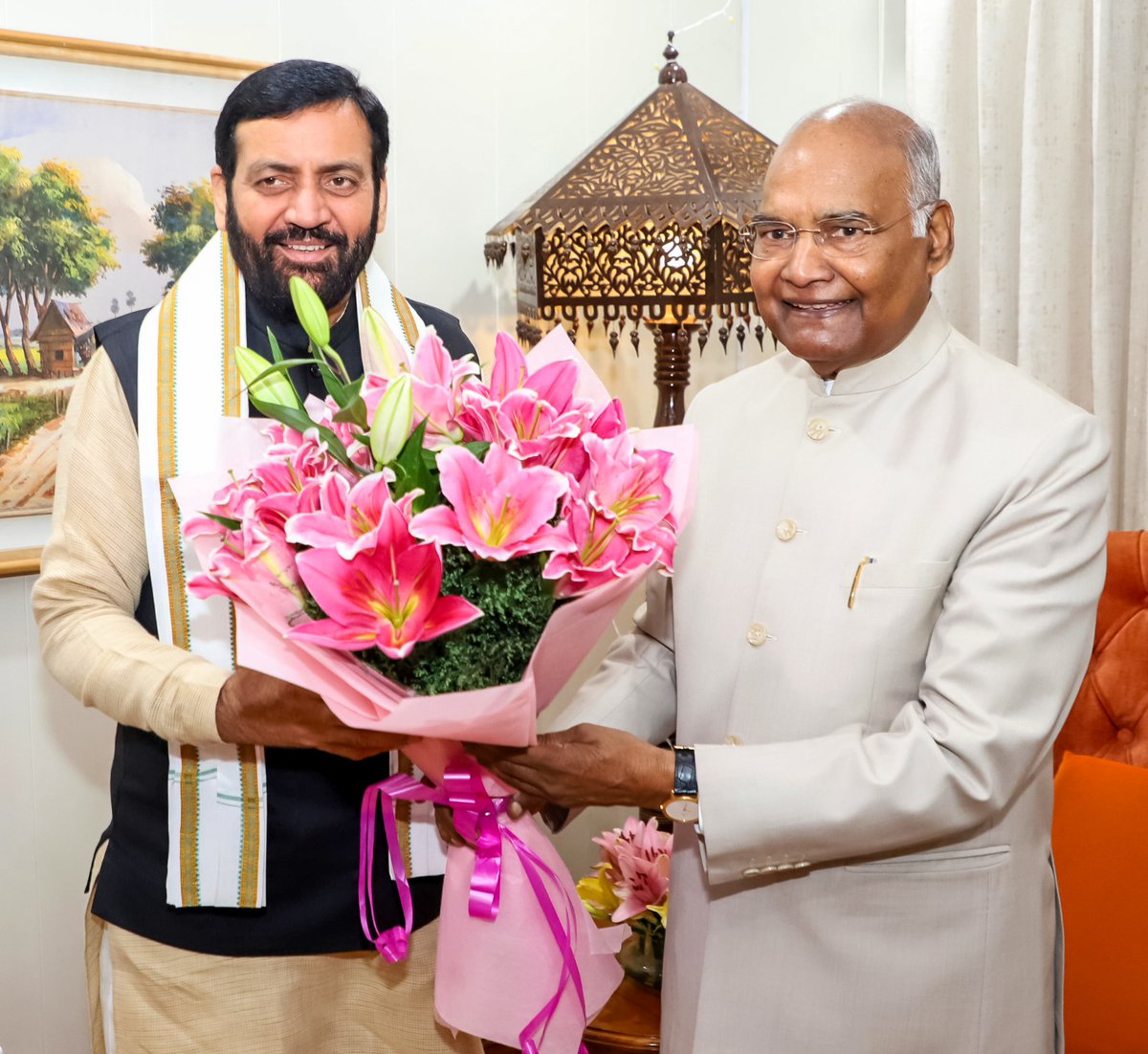 NayabSainiBJP's tweet image. नई दिल्ली में भारत के पूर्व राष्ट्रपति आदरणीय श्री @ramnathkovind जी से शिष्टाचार भेंट की। 

उनका स्नेहपूर्ण सान्निध्य एवं देश की प्रगति और समाज कल्याण से जुड़े विभिन्न विषयों पर मार्गदर्शन अत्यंत उत्साहवर्धक रहा।