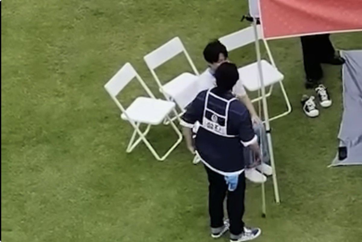 🐶 ...집에 가고 싶따
🐻 쫌만 참아라 욵아
🐶 꾹 참고 이따