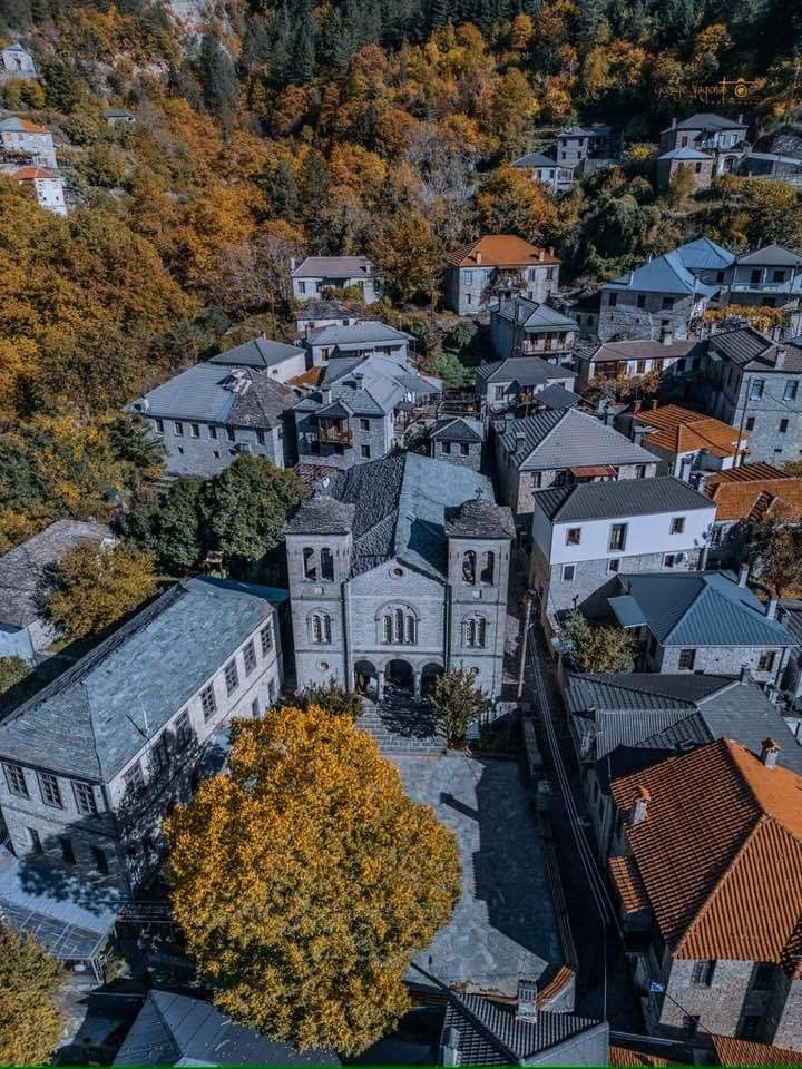 Καλημέρα από ♥️ 
Ευλογημένη Κυριακή με ανθρώπους που αγαπάμε♥️