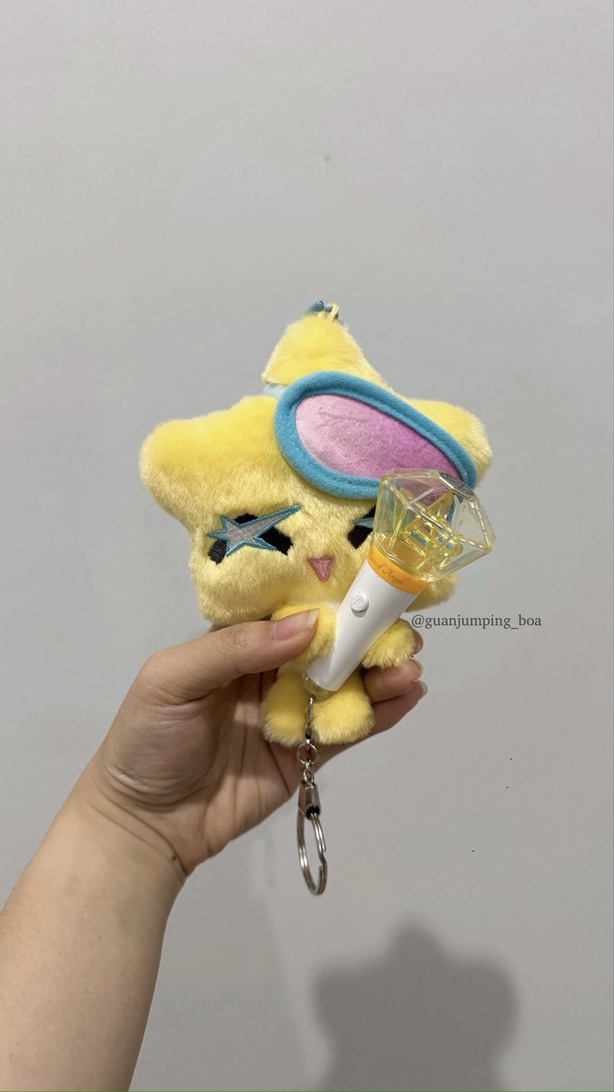 guanjumping's tweet photo. 💛💛💛 https://t.co/AeyhHlqUNe