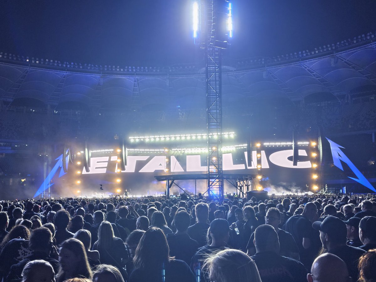ryan_rodell's tweet photo. I have been a fan of Metallica for 35 years and finally saw you LIVE.

KILLER show!! Loved the redition of "One" with the Video and Flames shooting up with the bombs dropping.

Freaking EPIC. Best Concert... EVER 🤘
#m72perth https://t.co/041Mej9dZD