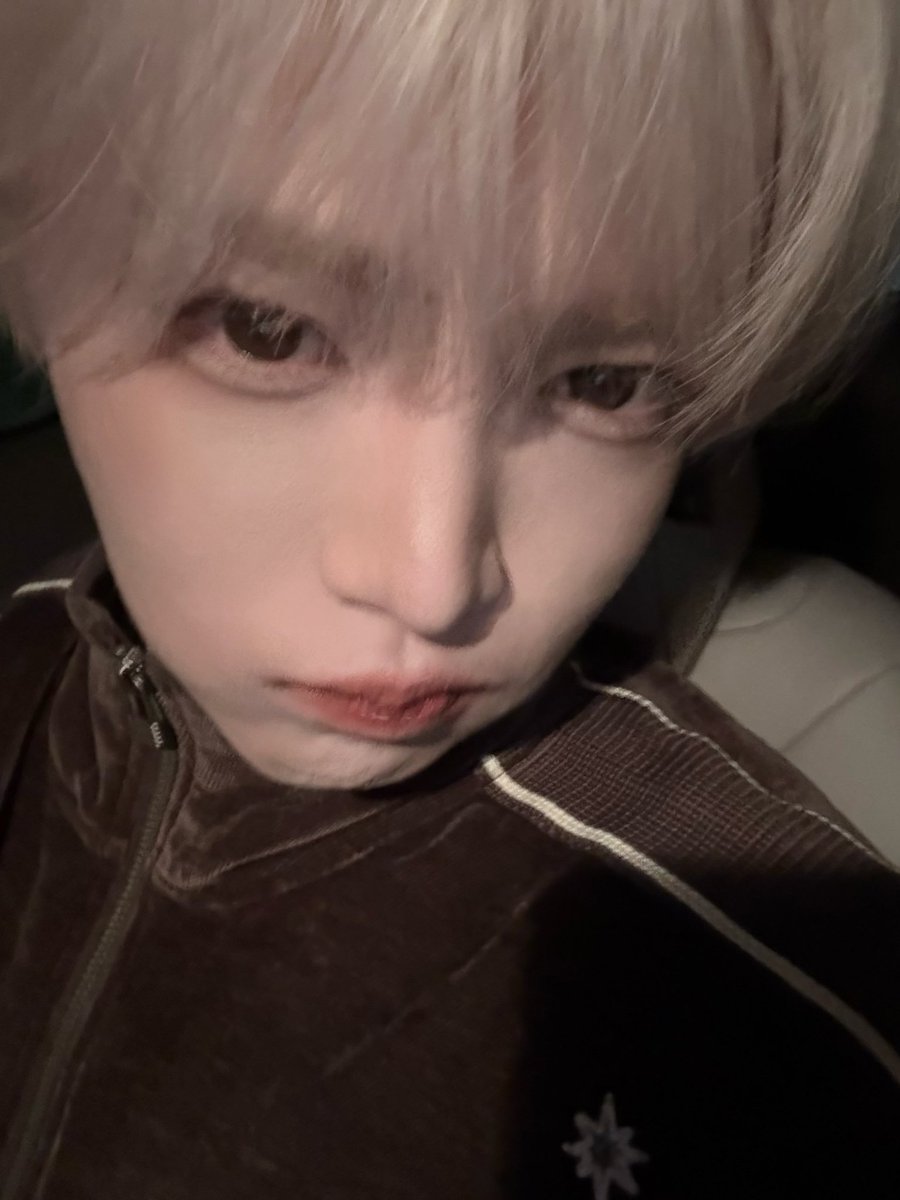 Jhanneum's tweet photo. 진짜 성인 남성의 애교 개낀다 https://t.co/0FXWEItOSQ