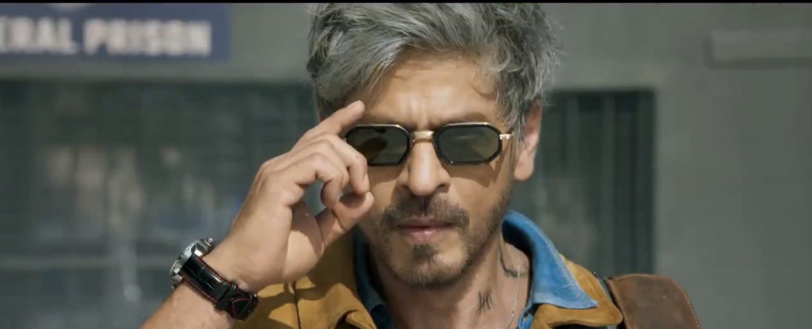 wakeupsahil_'s tweet image. Looookssss omffgggg😭😭😭

#HappyBirthdaySrk