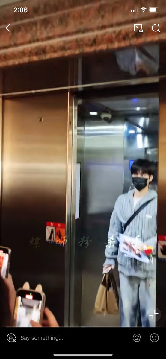 derrurru_season's tweet photo. #Zhexu bringing breakfast to his beloved laopo #Mijin 

HUSBAND OF THE YEAR 😭 https://t.co/GNI3TRq2RC