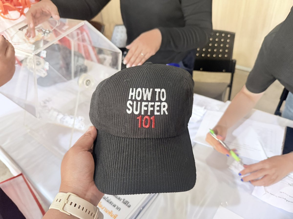 mantrisanufans's tweet image. Refreshing Class #HowToSuffer101 
“วิชาความสุข” 

ลงทะเบียนบริเวณใต้ตึก D
และร่วมลุ้นจับกาชาปองลุ้นรับของรางวัลได้

กระซิบว่าแอดดวงดีนำไปแล้วนะงับ😗
#Mantrisanu @pocketmann11