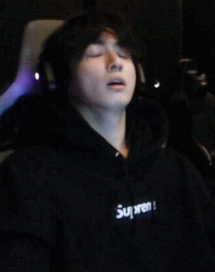 Jungkook's reactions when he gets scared