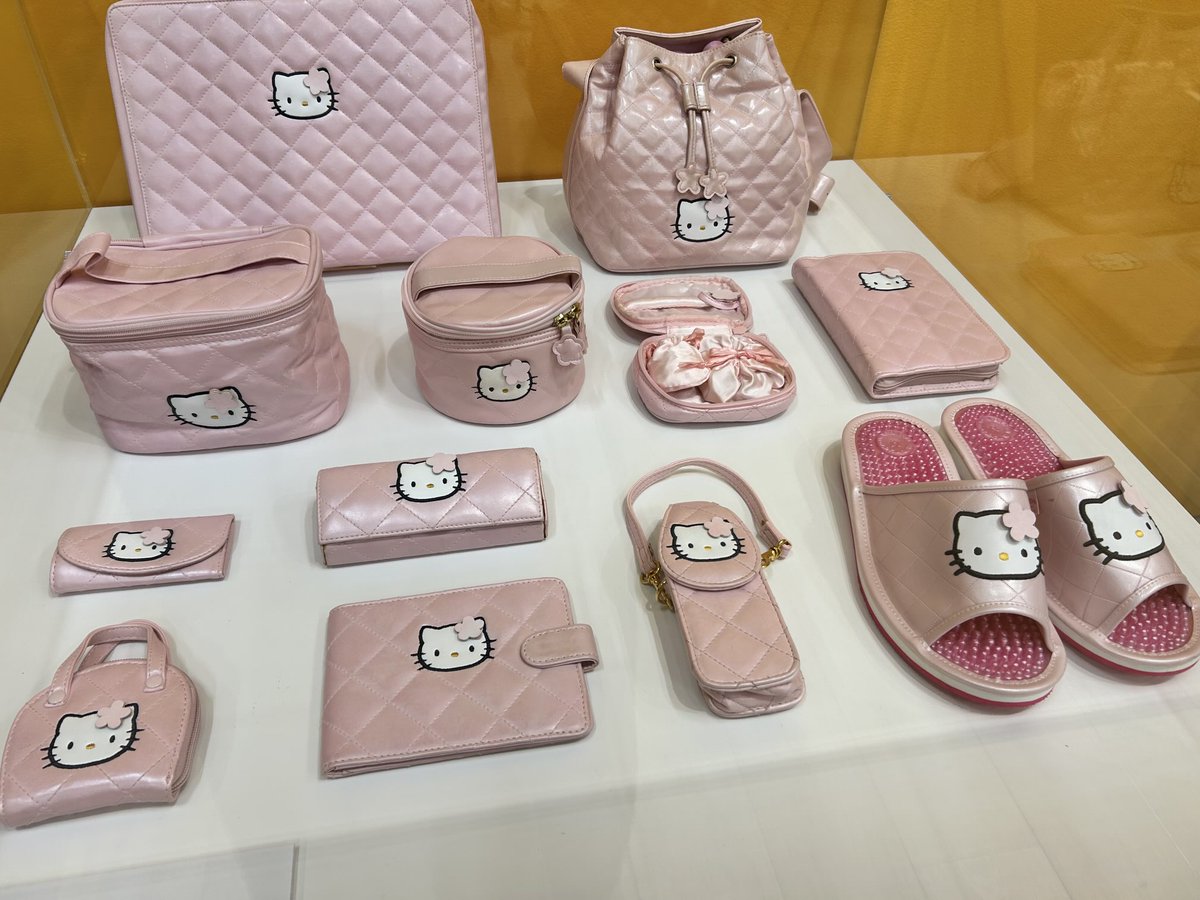 未使用未開封❗️レア❣️ハローキティストラップ キューブVER2001 未使用未開封❗️レア❣️ハローキティストラップ キューブVER2001 未