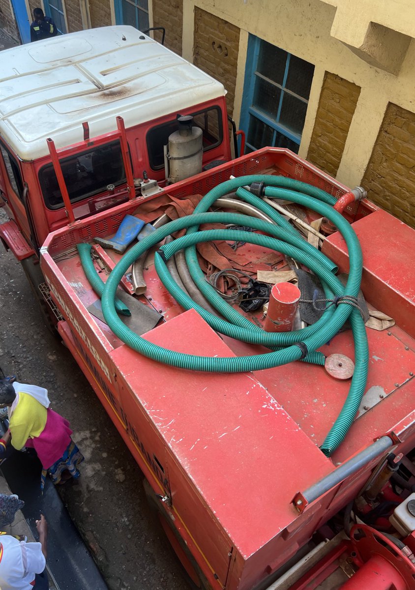 Incendie à Bukavu sur avenue Pageco. Une maison complètement calcinée. Le camion anti incendie est venu avec grand retard, regrette un témoin sur place.