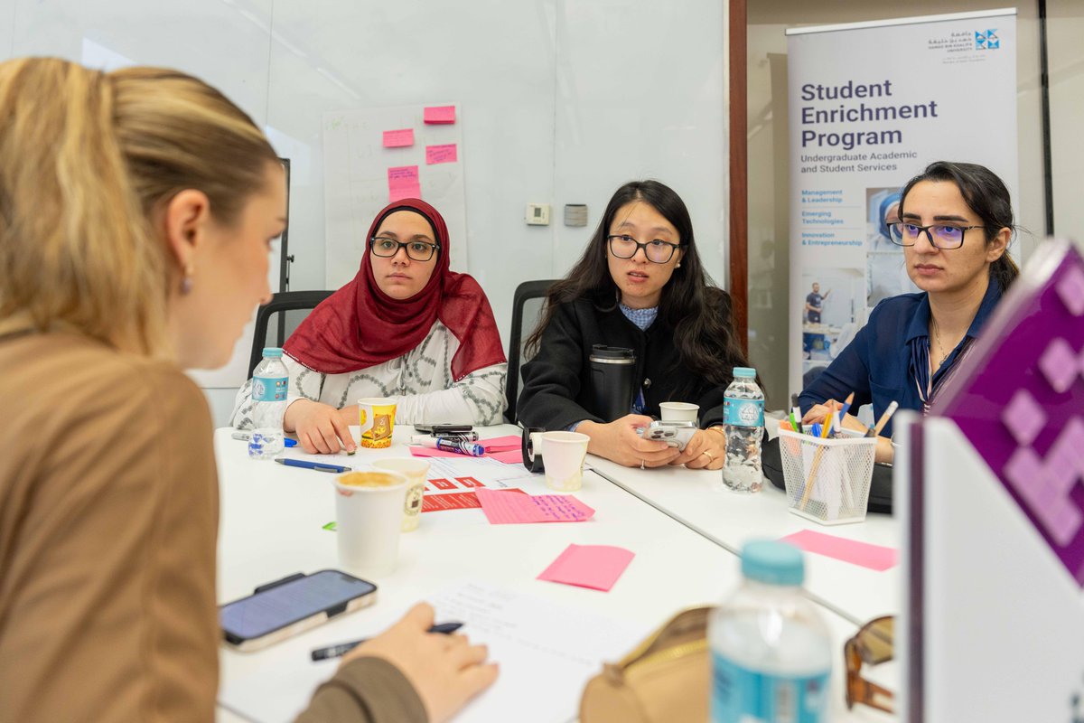 Shell_Qatar's tweet image. تمكين قادة المستقبل بقوة الابتكار والتعاون
في ضوء الشراكة الطويلة الأمد والعميقة الأثر بين برنامج «تفوق» وجامعة حمد بن خليفة، اجتمع فريق من صُنّاع التغيير في المستقبل لخوض رحلة تعليمية تحوّلية عبر برنامج شل المتقدم &quot;NXplorers Pro&quot;.
وعلى مدار يومين مكثفين وغامرين بالتجربة…