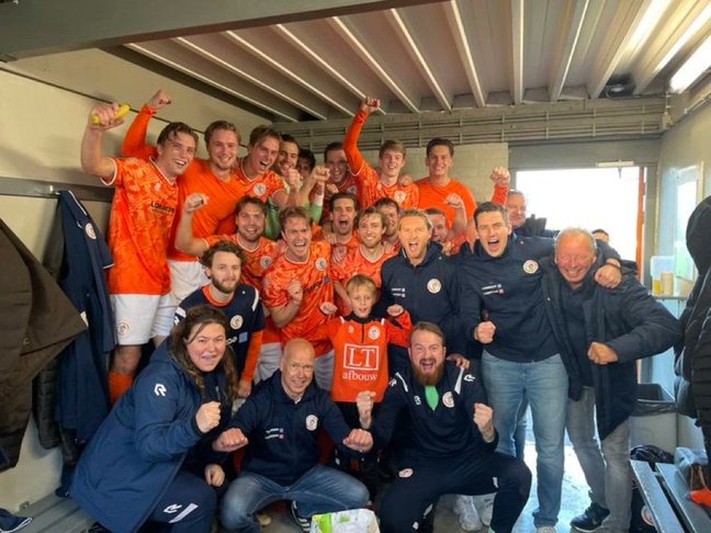 voetbalinleiden's tweet photo. Kagia wint strijd der promovendi van UVS -  https://t.co/8S38bWMl2Q https://t.co/mnqtg8Xn5N