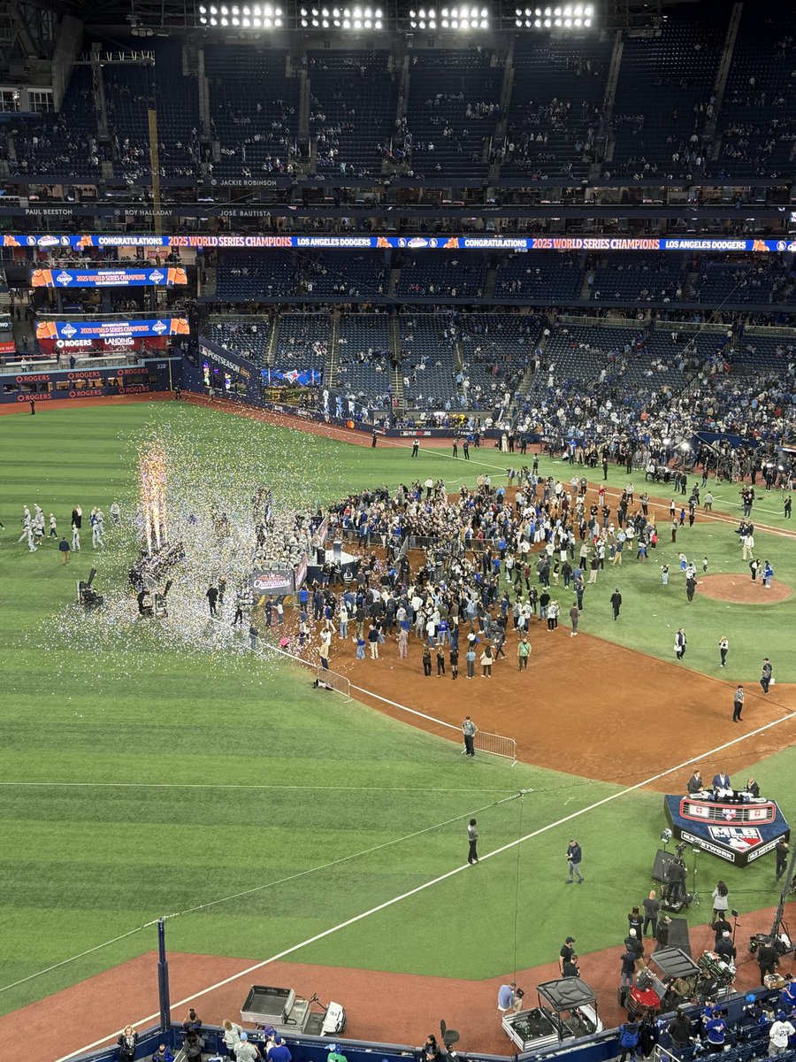 Back to Back World Champion 
Los Angeles Dodgers!!!! #WorldSeries