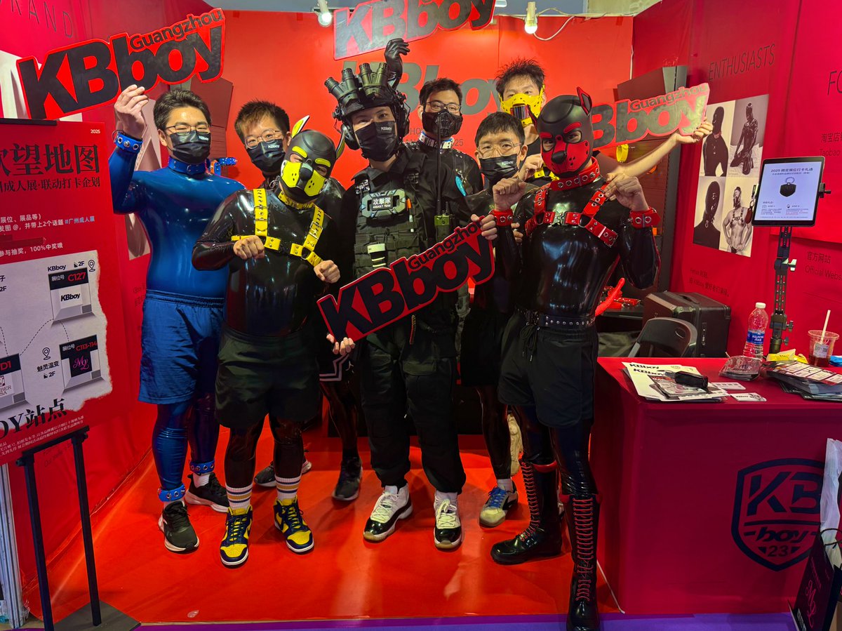 不尋常的人 不平凡的人 不回頭的人
最強的結合 就要誕生

<a href="/MSlave1995/">m.slave1995</a>
<a href="/LoBakGouHK/">蘿蔔糕</a>
<a href="/xiaocon52293451/">Rubber聪仔</a>
<a href="/cb_ad168/">AD钙🥛</a>
<a href="/qwe48935680/">想瘦下来的胖子</a>
<a href="/Antonythyrra/">安东尼奥</a> 
<a href="/rubbernake/">Rubbernake</a> 

📍<a href="/kbboy_official/">KBboy</a> 

#廣州成人展 #KBboy 
#RubberPup #RubberFetish #RubberToy #SubInRubber #ChastityBoy