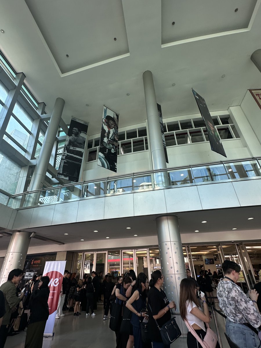 AHGASISters_'s tweet photo. Team Bahay, Team Labas, at Team Bakasyon — don’t worry, Ahgases &amp; Jackys 🐣💚

Your resident AHGASE SISTERS are FINALLY BACK with live updates from show start to encore!

@JacksonWang852 
@teamwangofcl
#MagicMan2inManila #JacksonWangInManila 
#JACKSONWANGWORLDTOUR https://t.co/CZOrtNhi3c