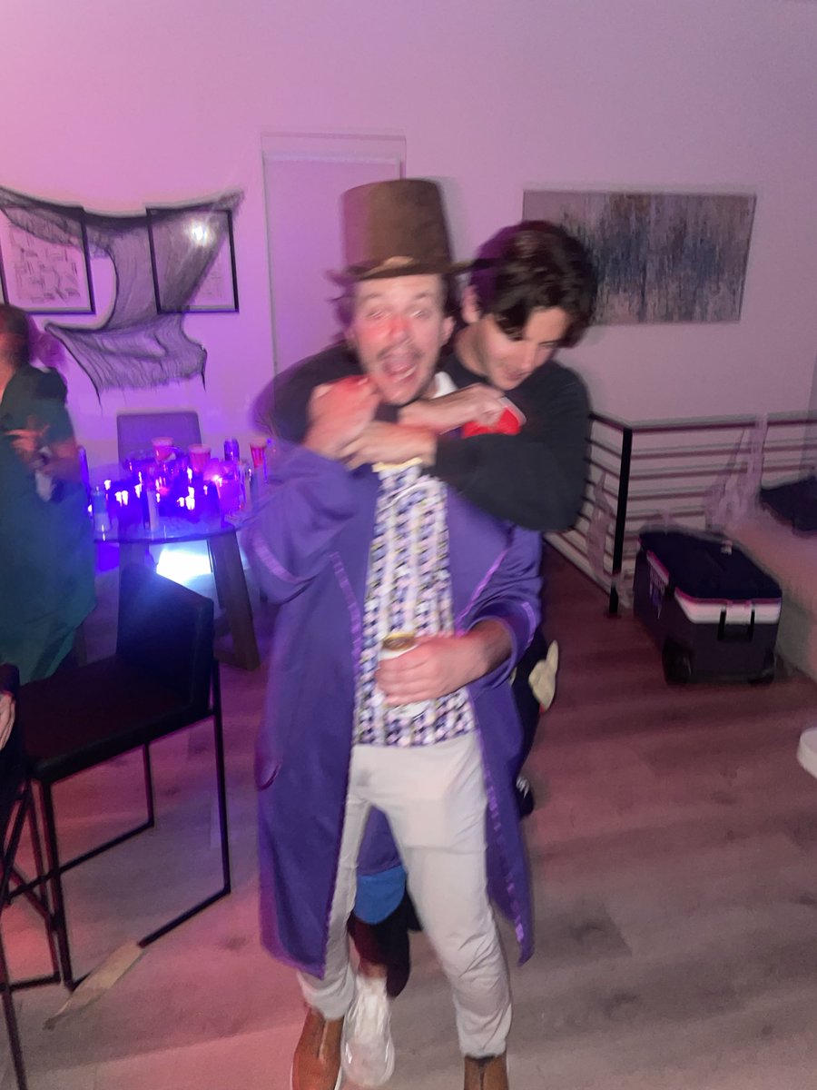 postedguy's tweet image. Scoot scootin