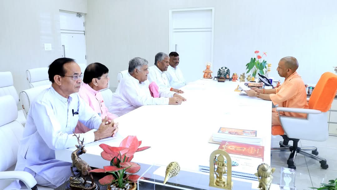 ashokbajpaibjp's tweet image. अशासकीय सहायता प्राप्त विद्यालय प्रबंधक सभा, उत्तर प्रदेश के मेरे प्रदेश अध्यक्ष के नेतृत्व में कर्मठता एवं निष्ठा से प्रदेश महामंत्री के रूप में कार्यरत, सदैव प्रबंधकों की आवाज़ को बुलंद करने वाले, डी.ए.वी. कॉलेज, लखनऊ के प्रबंधक एवं मेरे अतिप्रिय श्री मनमोहन तिवारी जी के निधन…