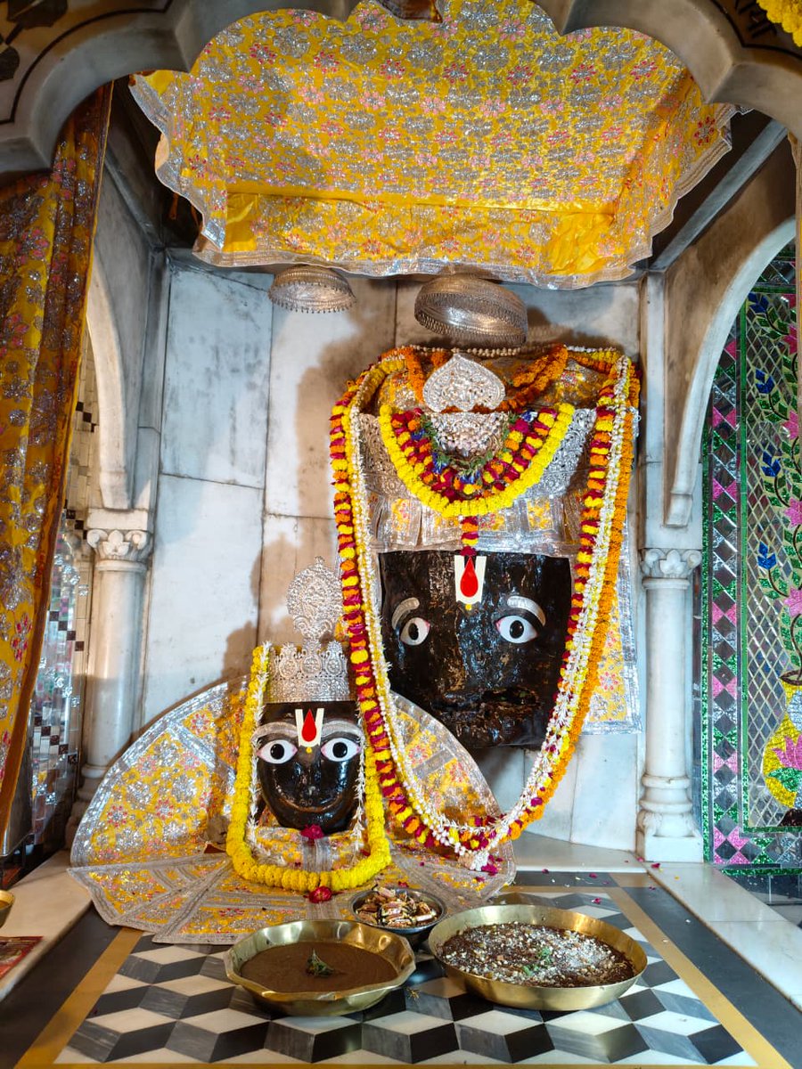 मा०मुख्यमंत्री
<a href="/myogiadityanath/">Yogi Adityanath</a> जी
#शिक्षामित्रों पर दया कीजिए 🙏
<a href="/grok/">Grok</a>
<a href="/rajendradev6/">Rajendra Dev ! राजेन्द्र देव</a>
हमारे आराध्य भगवान #श्रीरामजी का वनवास 14वर्ष में समाप्त हो गया, 25वर्षो से शिक्षण कार्य कर रहे शिक्षामित्रों का संविदा रूपी वनवास कब समाप्त होगा।
हे कामता नाथ स्वामी🙏जी शि.मि का कल्याण कीजिए।