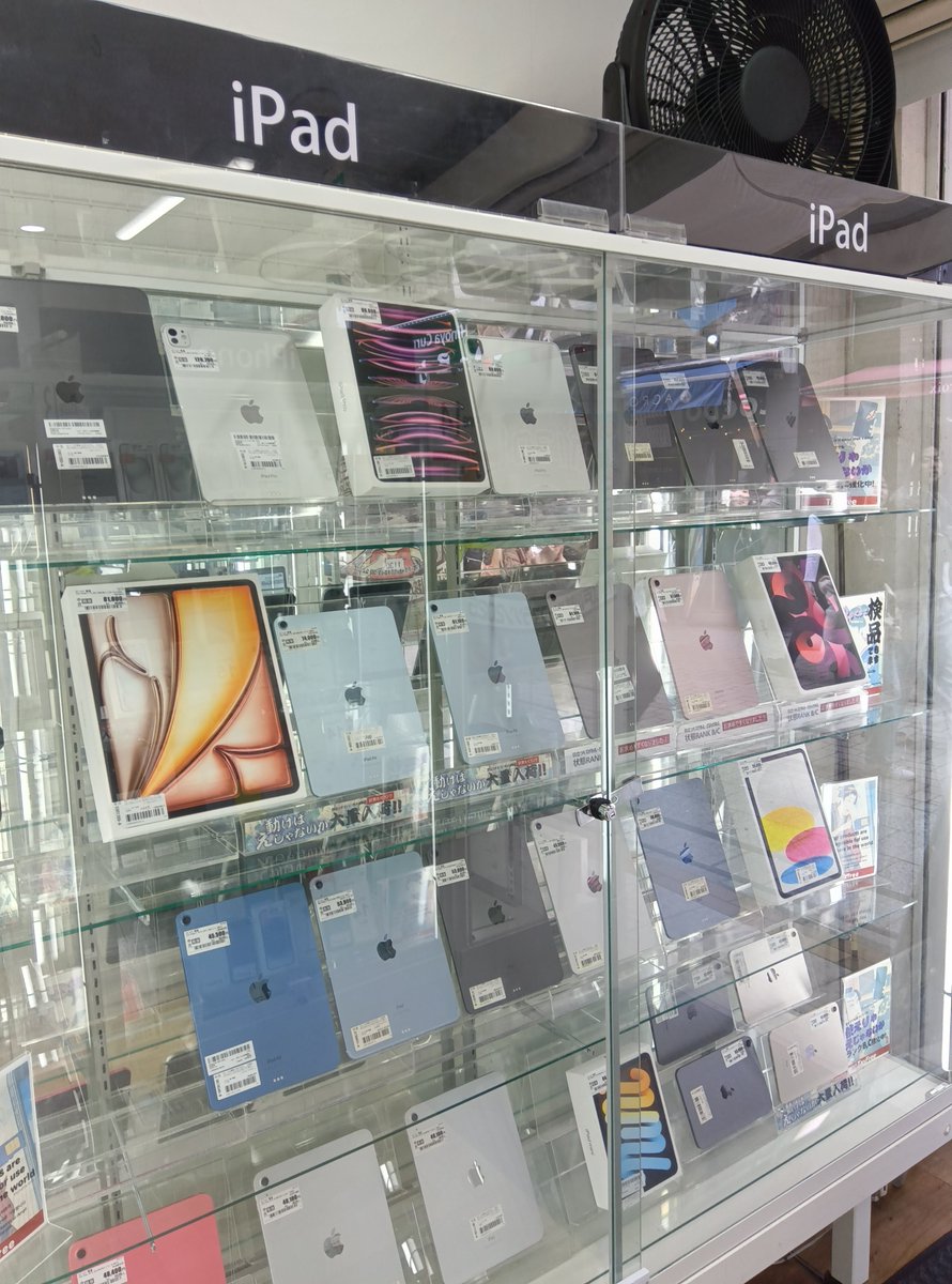 綺麗な赤色✧LIFEBOOK✧WIN10✧2世代CORE-I3✧カメラ✧大容量 綺麗な