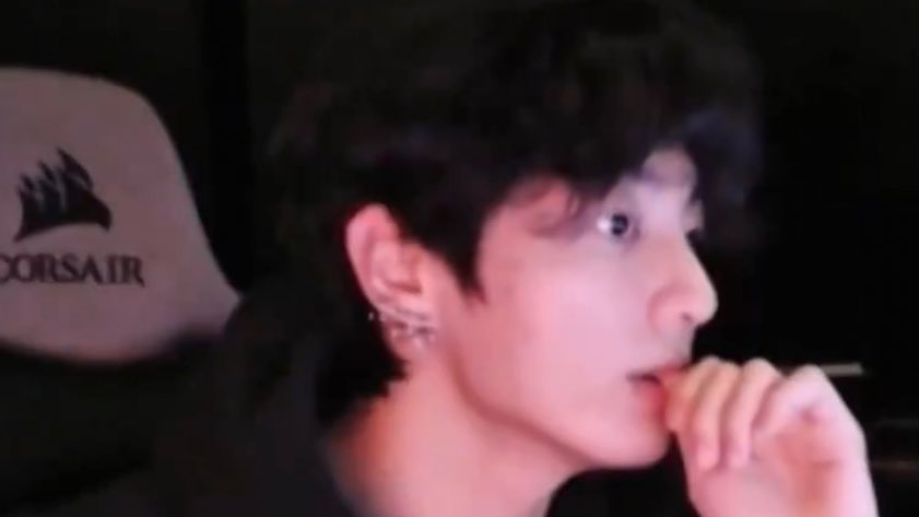 homeisjungkook's tweet photo. streamer Jungkook, 👾🎮💓 https://t.co/Xy8luhECtW