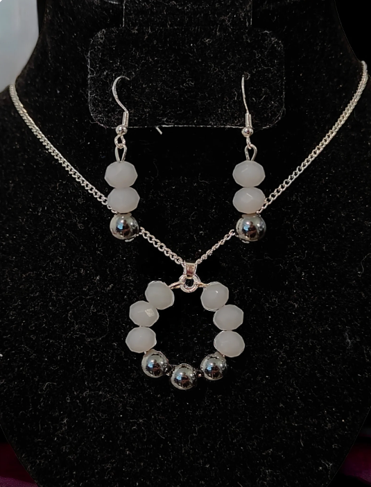 zees_pieces's tweet image. Hematite Bead Necklace and Earring Set: Red or White | Sterling Silver 925 Earring Hooks
ZeesPiecesShop
5 out of 5 stars    
$20.00

👇
zeespiecesshop.etsy.com/listing/150007…

Red or White? #necklaces #earrings #jewelryset #handmade #hematite #beads #beadedjewelry #etsy