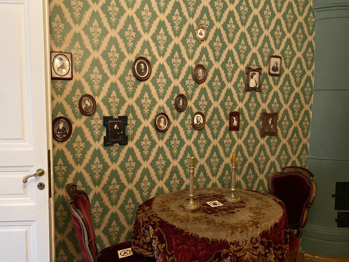 بين شقة الروائي العالمي دوستويفسكي إلى متحف الأرميتاج وملايين القطع فيه، تقبض مدينة سانت بطرسبرغ على أطراف تاريخ عريق.