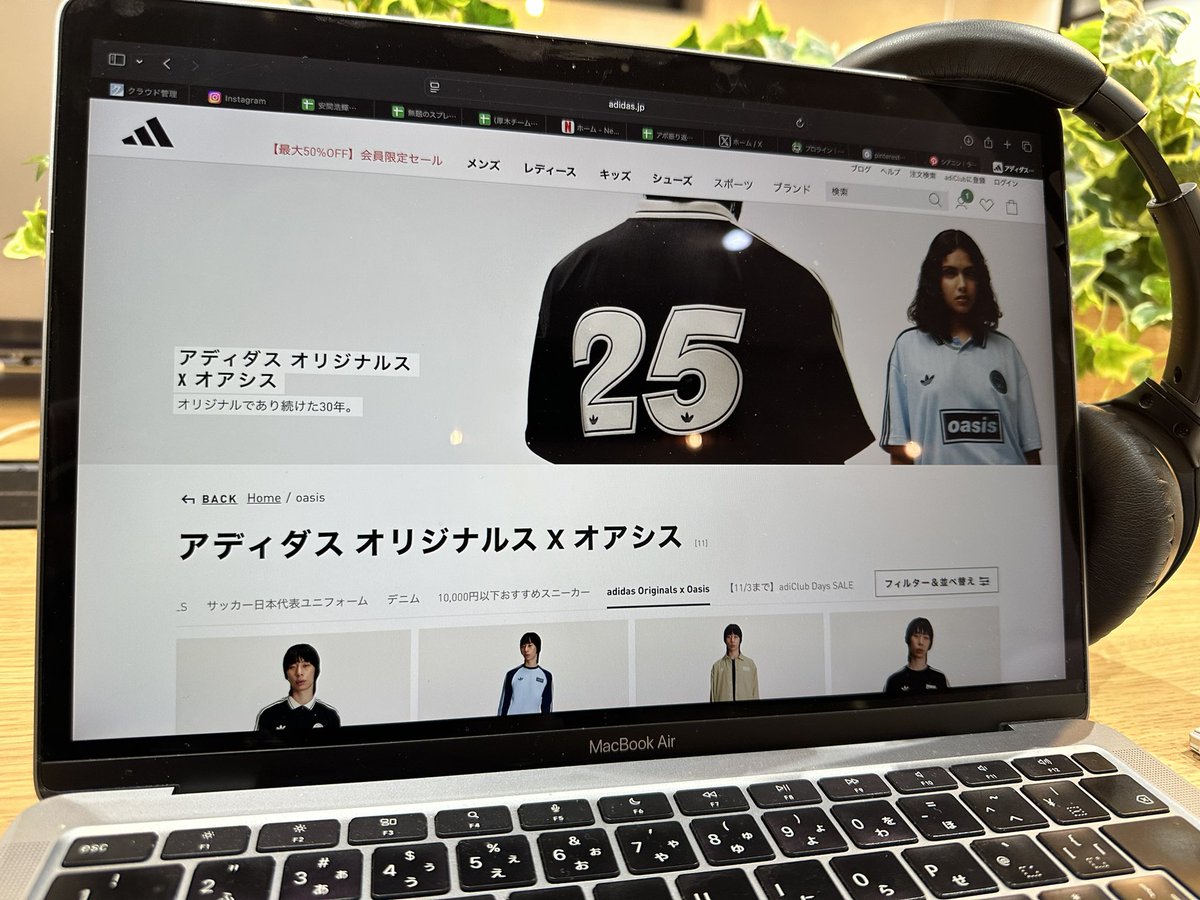 koki_1159's tweet photo. このコラボを未だ買ってない自分がヤバすぎる、、、
adidas×oasis買いに行かないと https://t.co/iilTRSZroa
